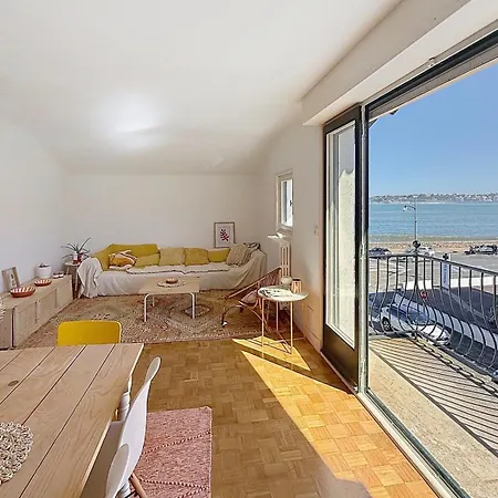 Vue شقة